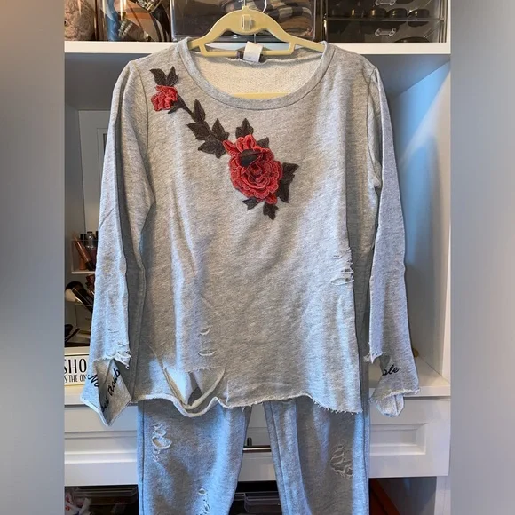 Sweatsuit both pieces included - Picture 6 of 16